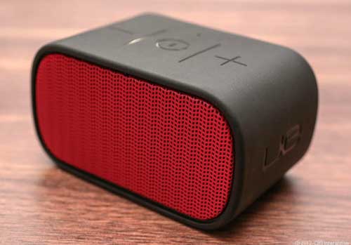 logitech ue mini boom portable Bluetooth speakerh