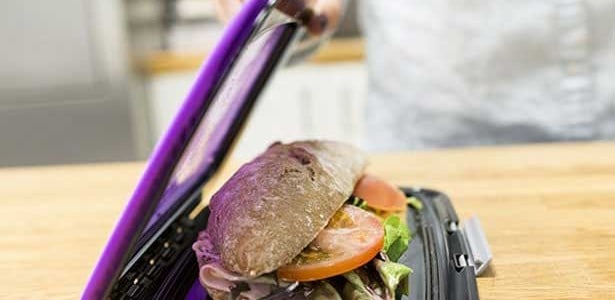 Compleat Foodskin flexible lunchbox keeps your sandwiches together