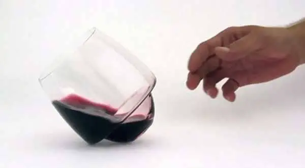 Saturn-'spill-proof'-wine-glass-by-Super-Duper-Studio