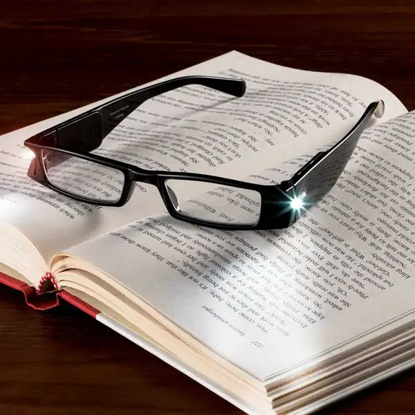 Illuminating-reading-glasses