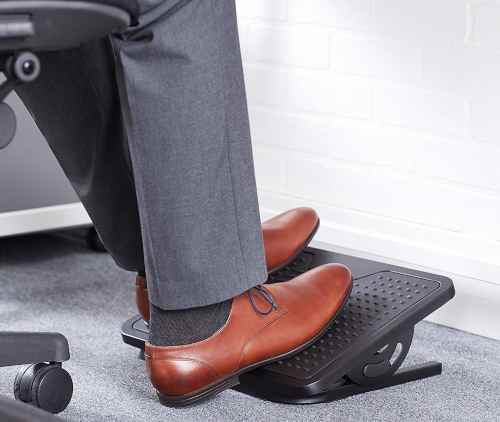 basic non-adjustable footrest that allows for stretching legs